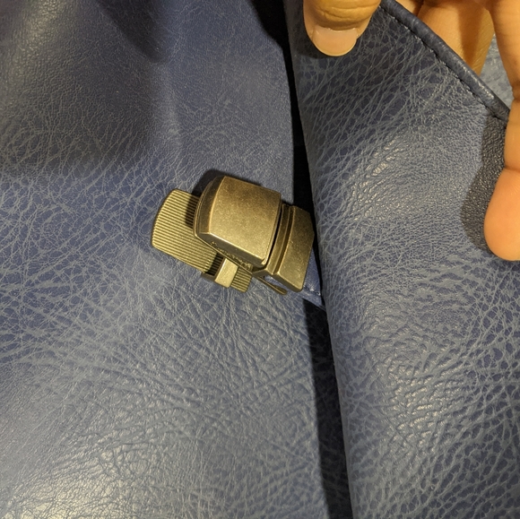 Matt and Nat Lesson Messenger Bag - Picture 3 of 6